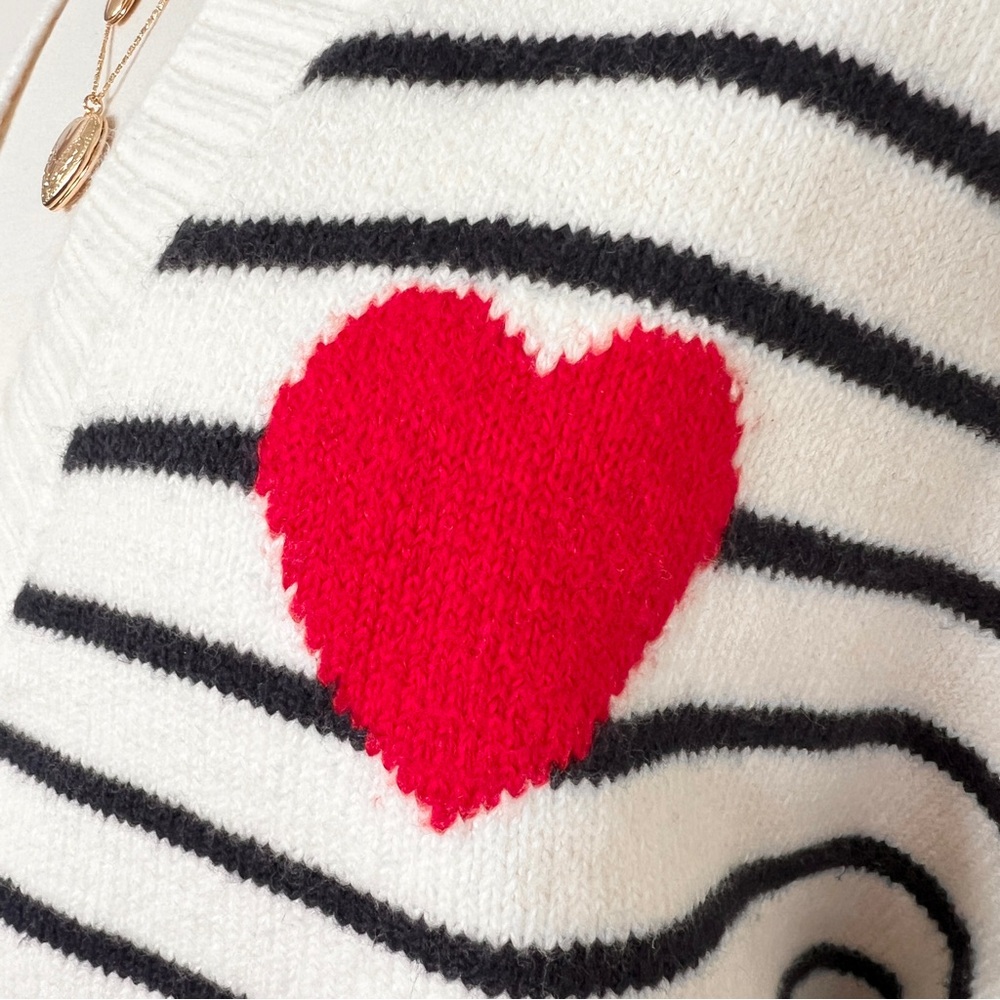 New OLD NAVY SoSoft V-Neck Valentine Heart 
Cardigan Sweater Striped Crm Navy M - Picture 4 of 13